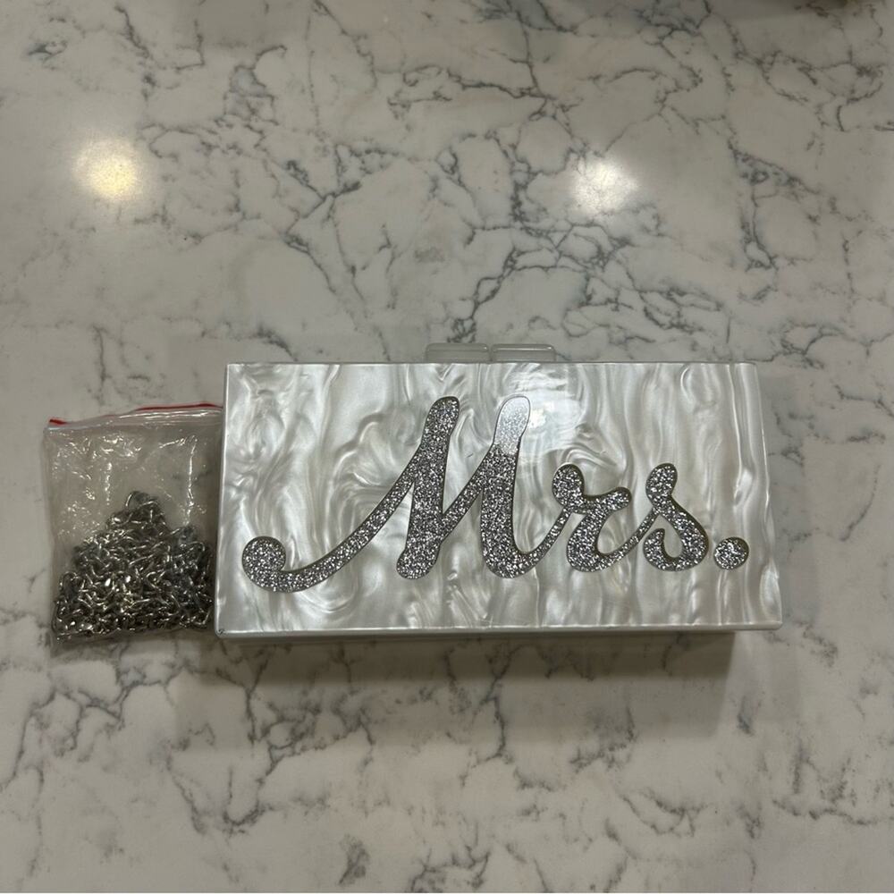 Mrs. White Marble Style Bridal‎ Clutch w/ Chain